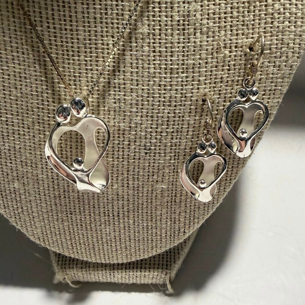 Swift Arrow Loving Family Sterling Silver Necklace and Earrings Set, Made in USA